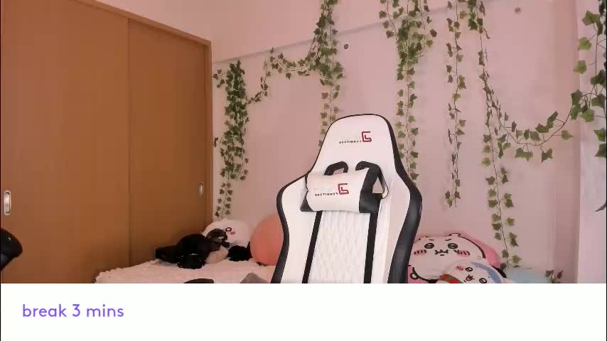 vivian_qwerty Adult Chat February 15, 2026