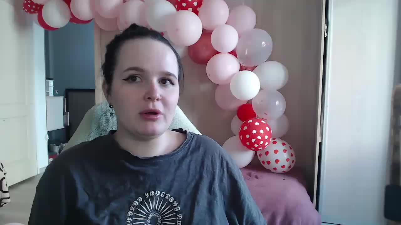 Lizzi-Peach Adult Chat February 20, 2026