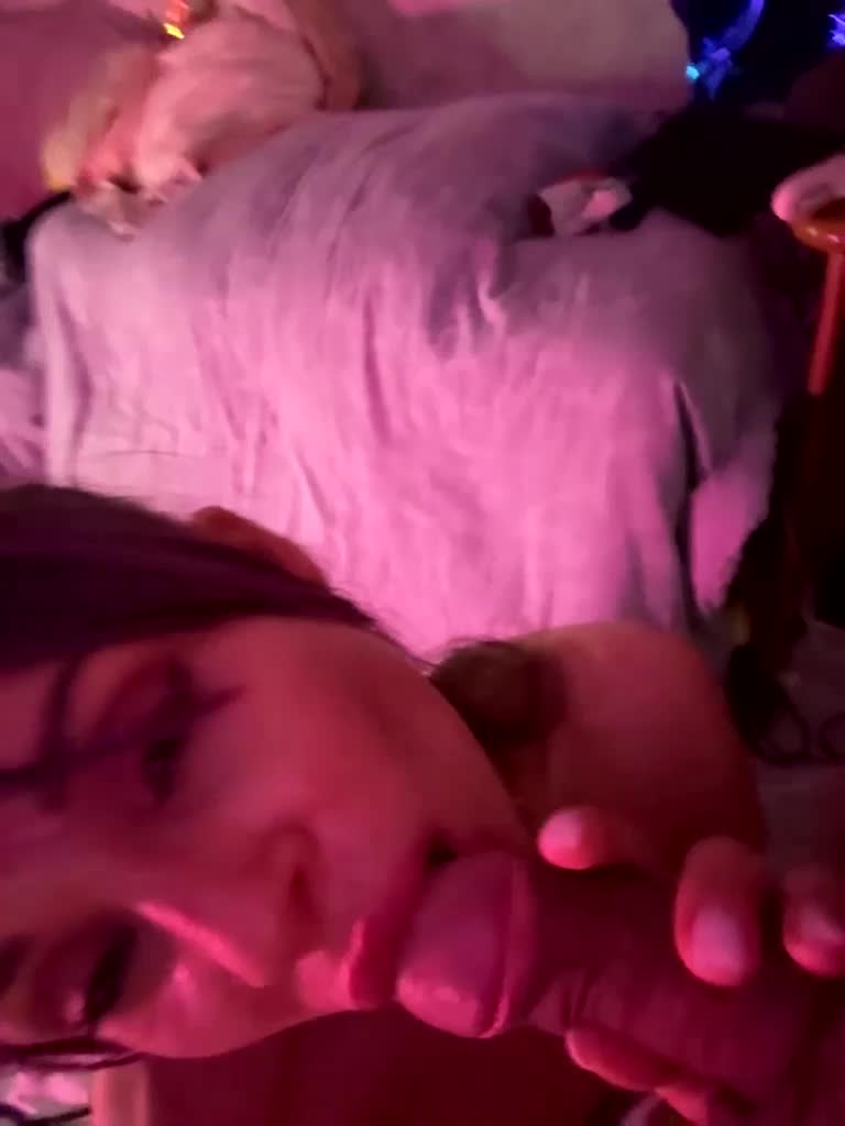 VIP17CoupleDream Adult Chat February 16, 2026