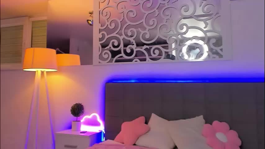 luisaclover Adult Chat February 22, 2026