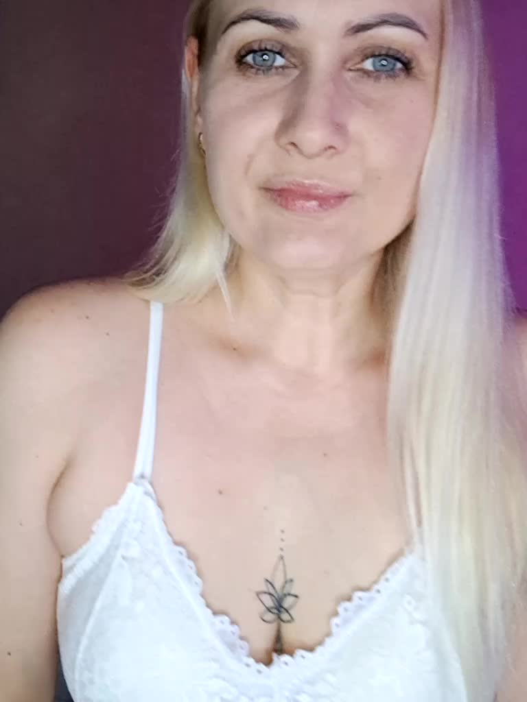 Linaaaaa_-- Adult Chat February 23, 2026