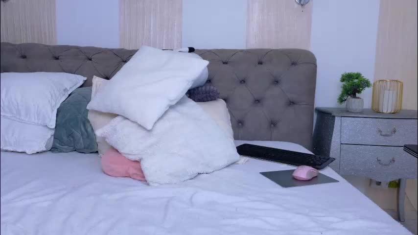 xnaominashx Adult Chat February 25, 2026