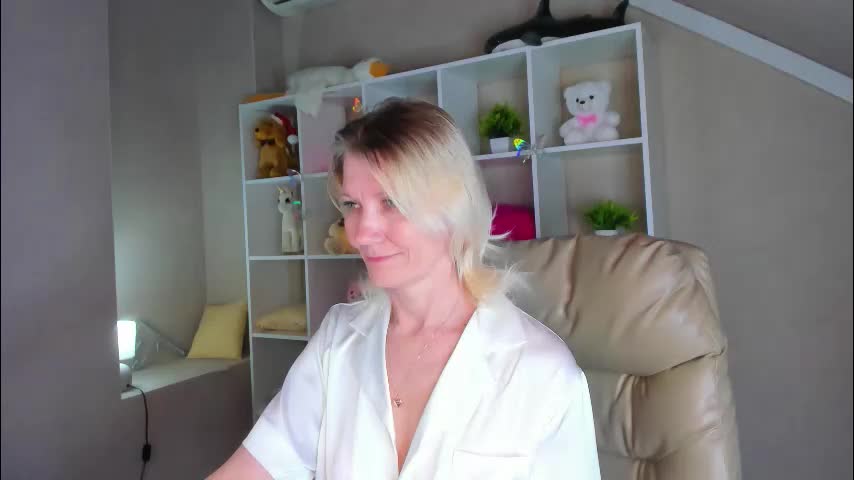 julie_lucasss Adult Chat March 3, 2026