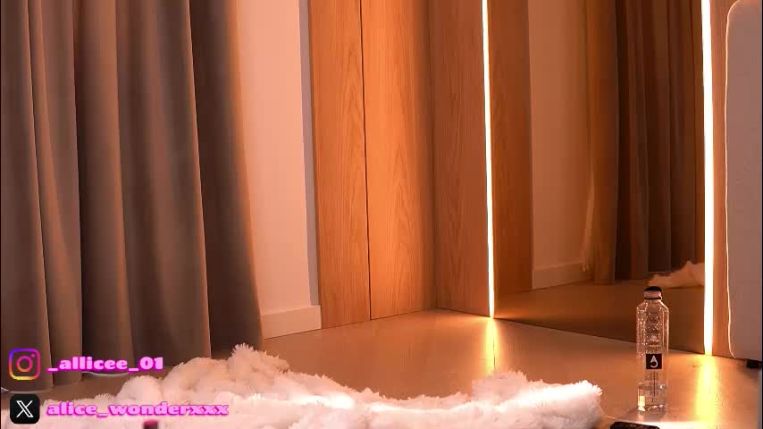 vanessasimon Adult Chat March 4, 2026