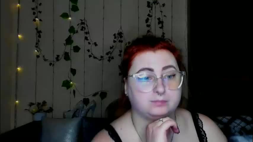 alicia_side_red Adult Chat March 5, 2026