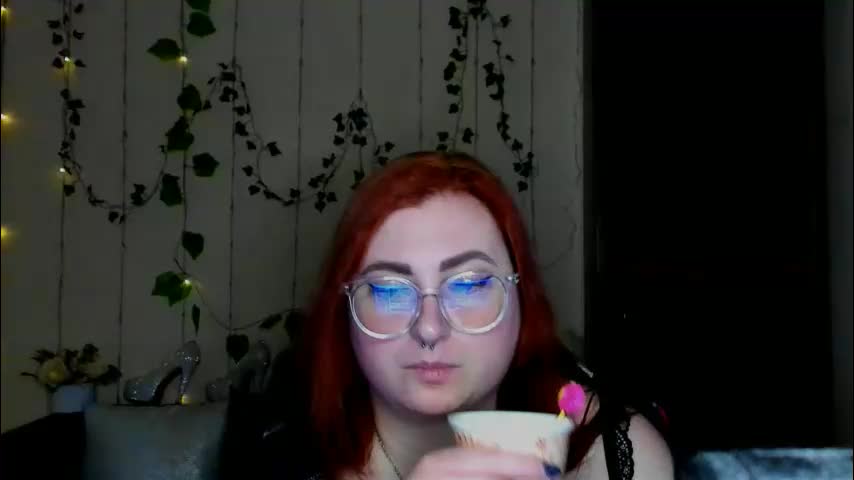 alicia_side_red Adult Chat March 8, 2026