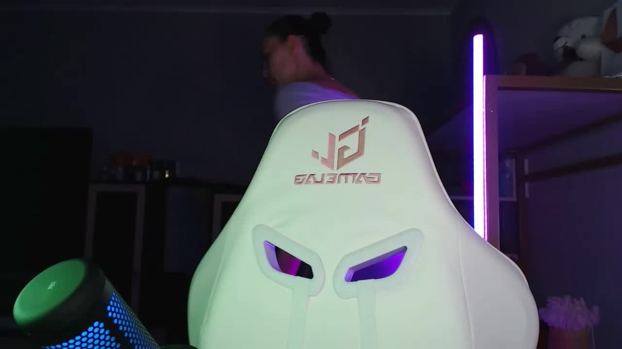 QWEENII Adult Chat March 10, 2026