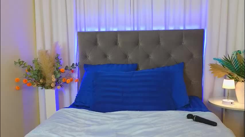 ariana_petite Adult Chat March 11, 2026