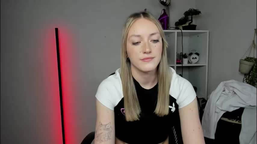 evelynblond Adult Chat March 12, 2026