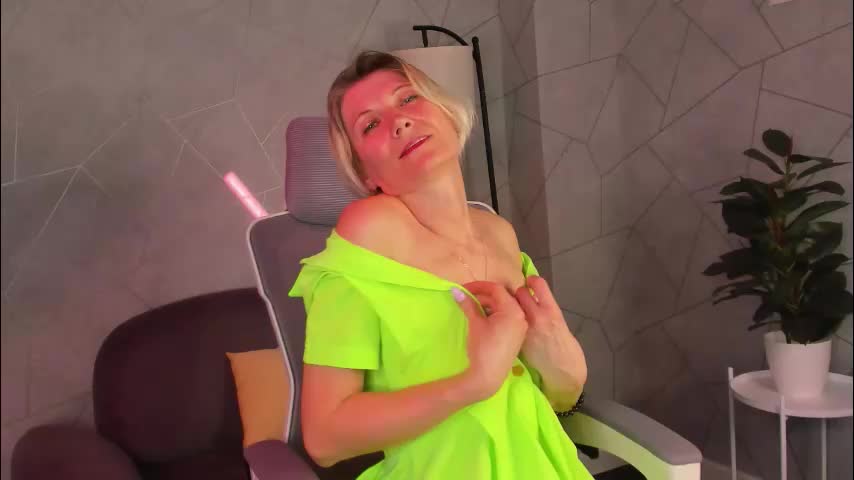 julie_lucasss Adult Chat March 17, 2026