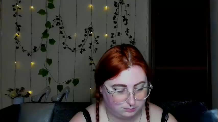 alicia_side_red Adult Chat March 17, 2026