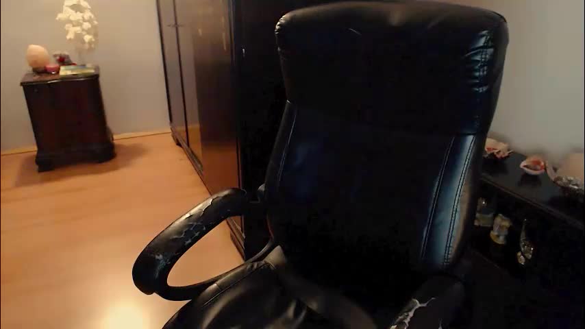 woman4love Adult Chat March 18, 2026