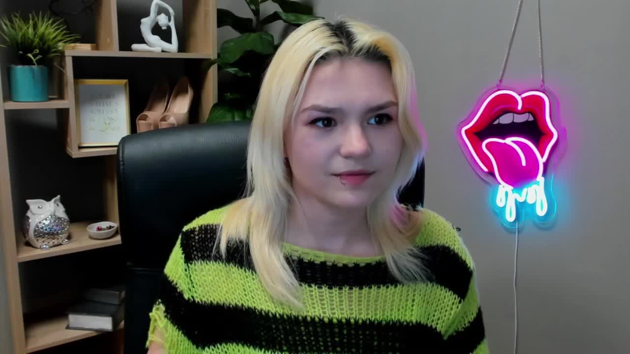 SweetLilyxo Adult Chat March 18, 2026