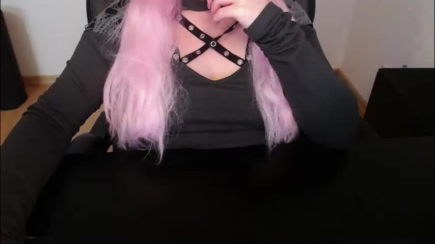 elly_petite Adult Chat March 18, 2026