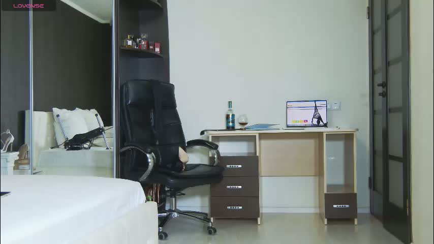 hefner_girl Adult Chat March 19, 2026