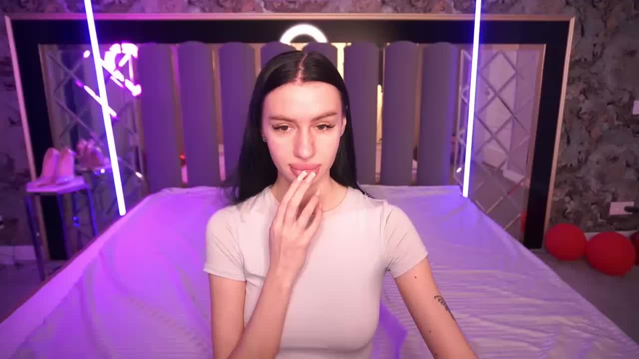 SnowWhiteee Adult Chat March 19, 2026