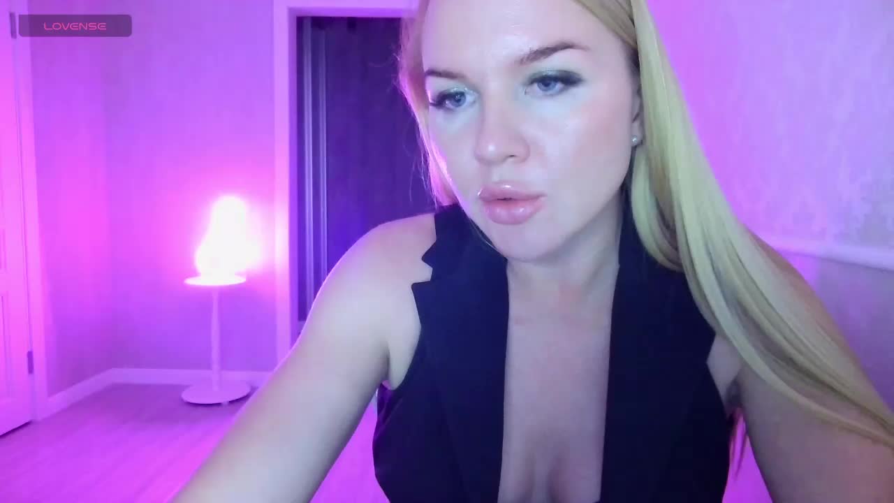 DOMINATRIX77 Adult Chat March 19, 2026