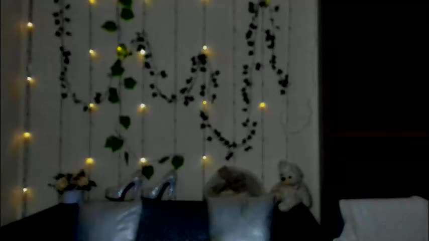 alicia_side_red Adult Chat March 19, 2026