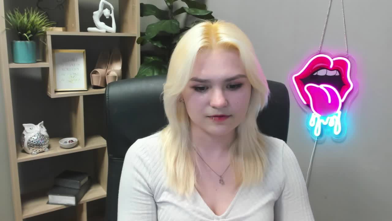 SweetLilyxo Adult Chat March 19, 2026