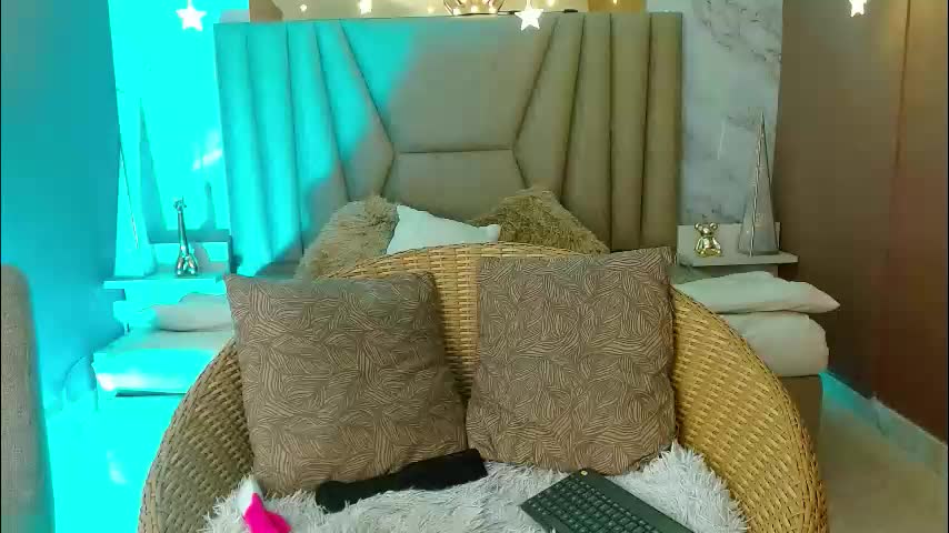 tiny_bit Adult Chat March 20, 2026