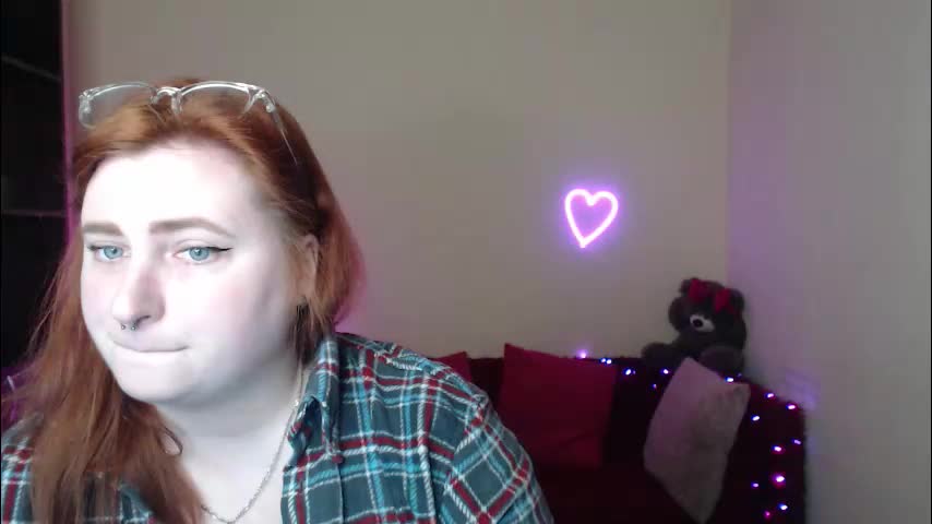 alicia_side_red Adult Chat March 24, 2026