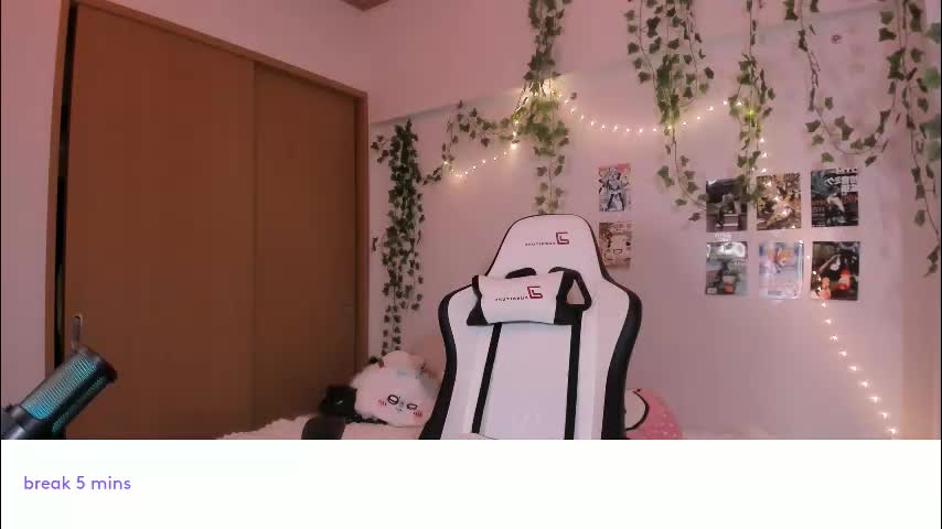 vivian_qwerty Adult Chat March 25, 2026