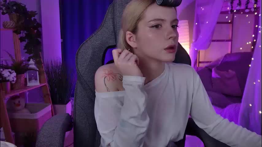 aurorawrenfield Adult Chat March 25, 2026