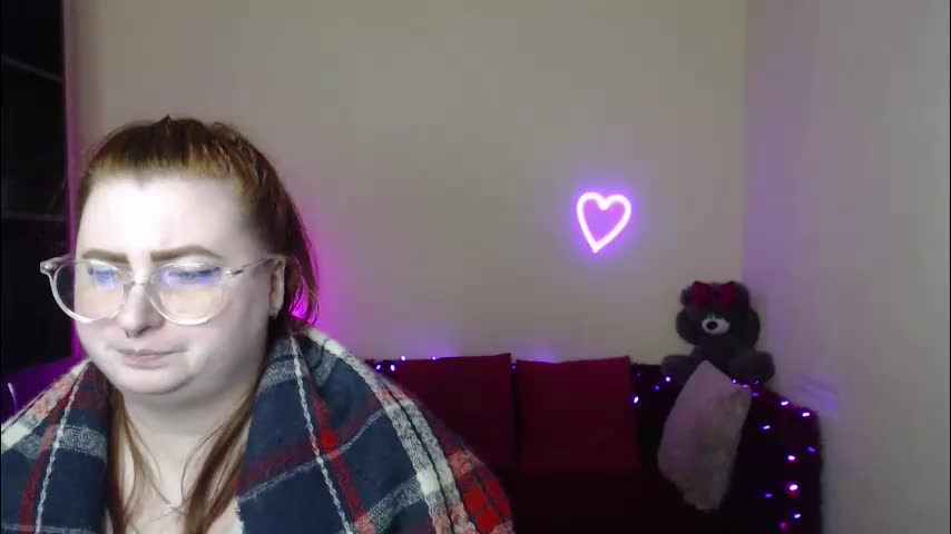 alicia_side_red Adult Chat March 25, 2026