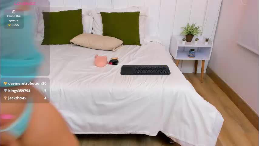 carolinelaurent Adult Chat March 26, 2026