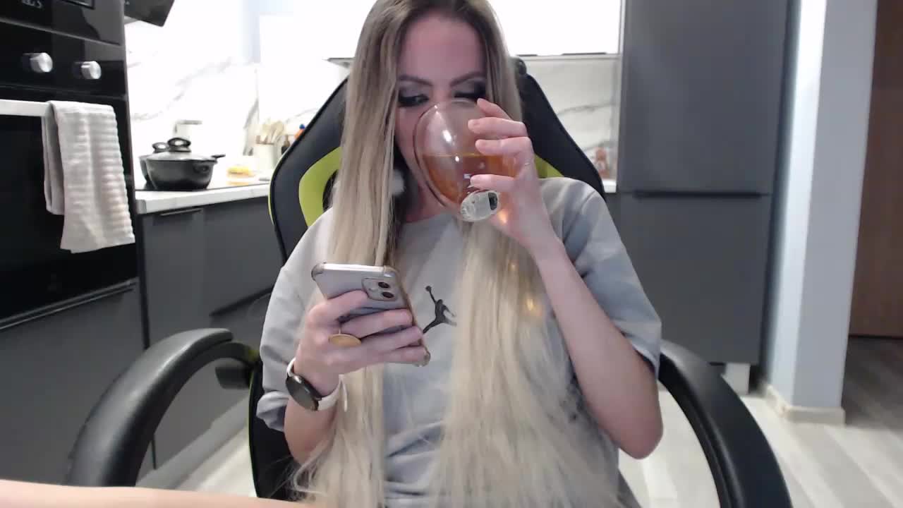 blondalina Adult Chat March 26, 2026