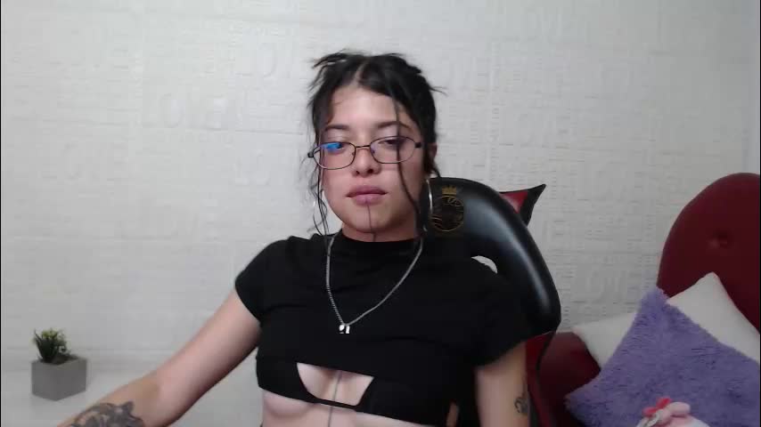 petite_melodyy Adult Chat March 27, 2026