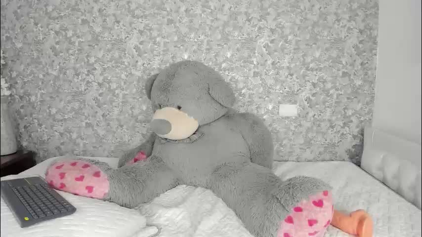 mia_petithe Adult Chat March 28, 2026