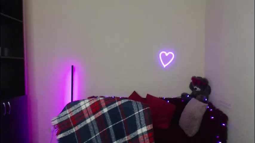 alicia_side_red Adult Chat March 31, 2026