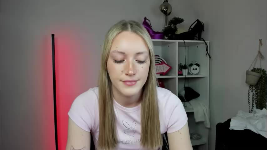 evelynblond Adult Chat March 31, 2026