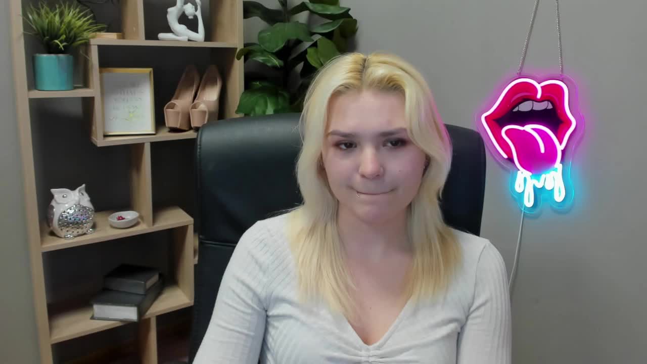 SweetLilyxo Adult Chat April 1, 2026