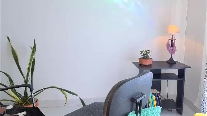 _lunablondie_ Adult Chat April 1, 2026