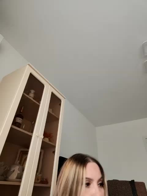 _SKYY_____ Adult Chat April 1, 2026