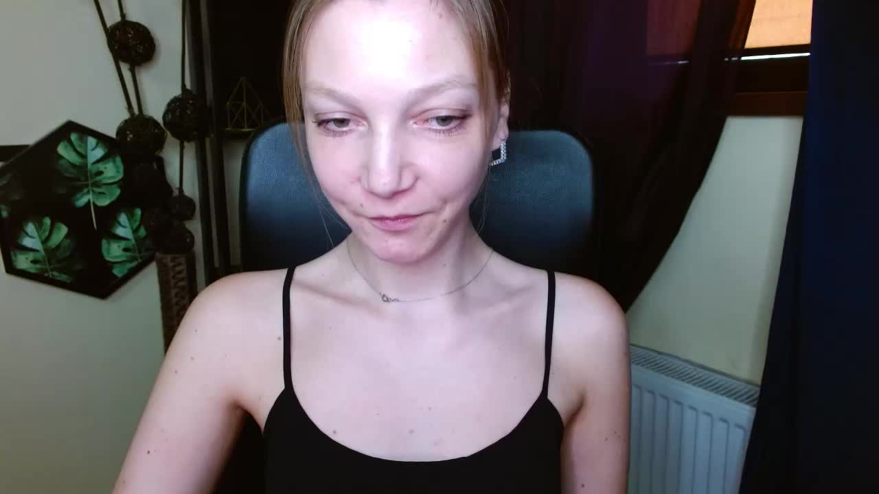 EmillyExtasy Adult Chat April 1, 2026