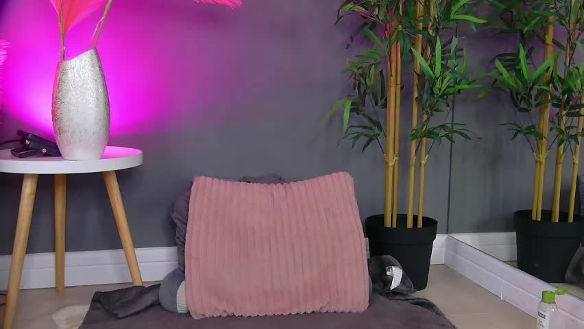 crystallred Adult Chat April 1, 2026