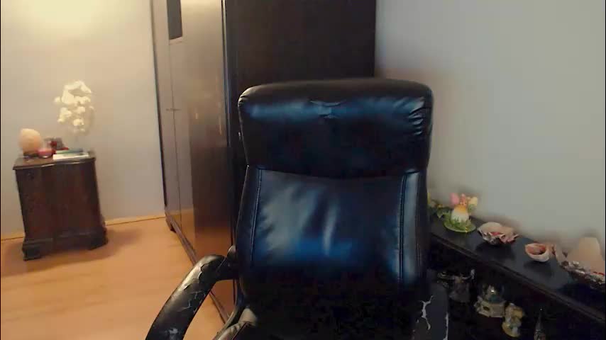 woman4love Adult Chat April 1, 2026