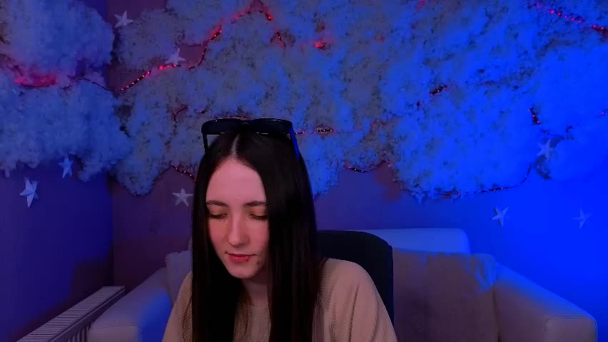 lola_shyy Adult Chat April 1, 2026