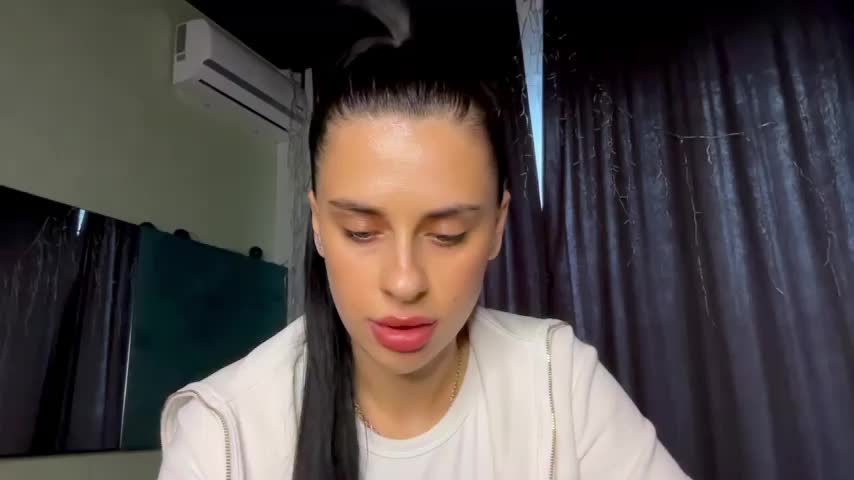 MariaValverdeee Adult Chat April 1, 2026