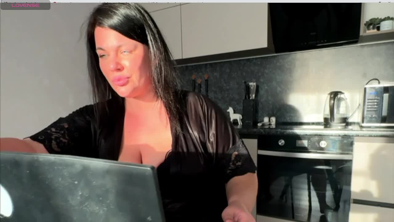 Eyesliketheocean Adult Chat April 2, 2026