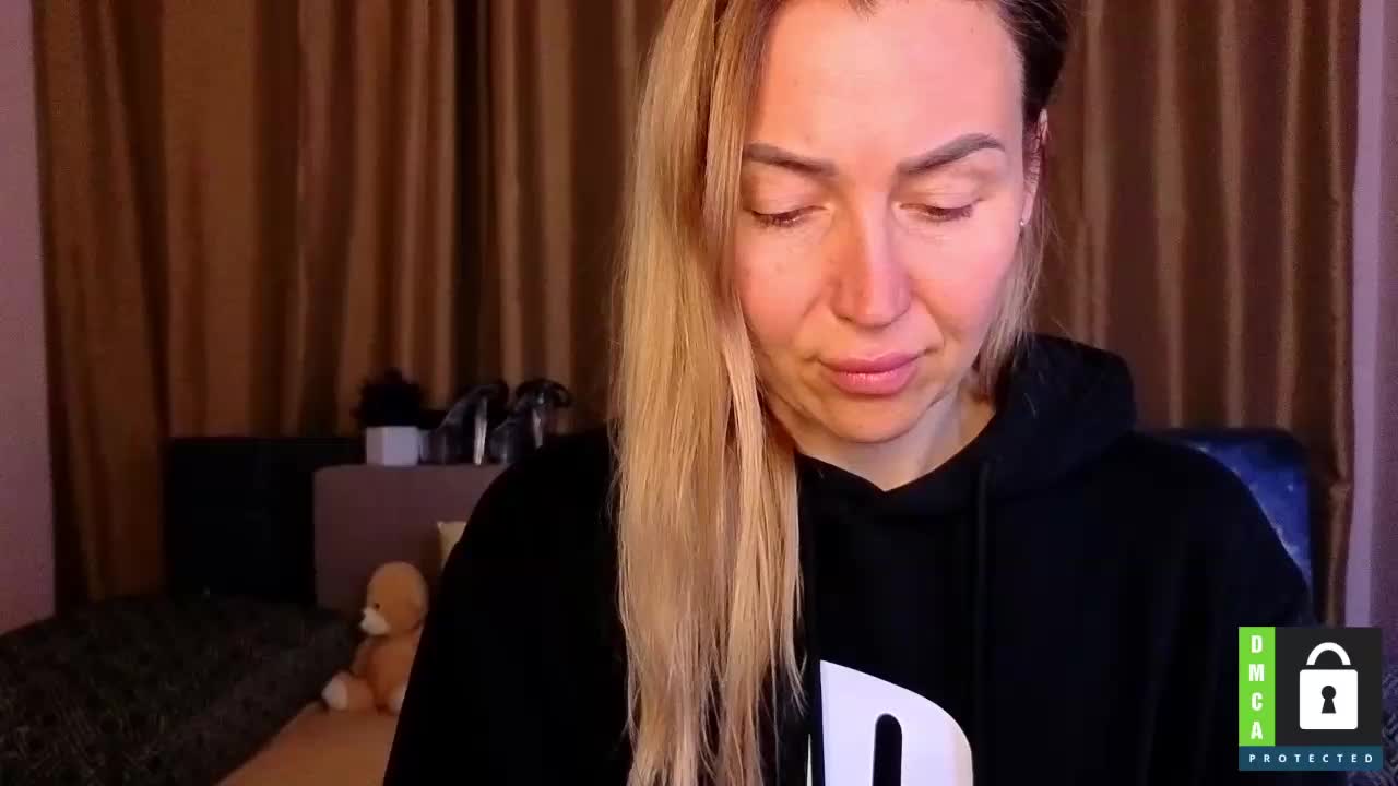 Jullyblondkiss Adult Chat April 1, 2026