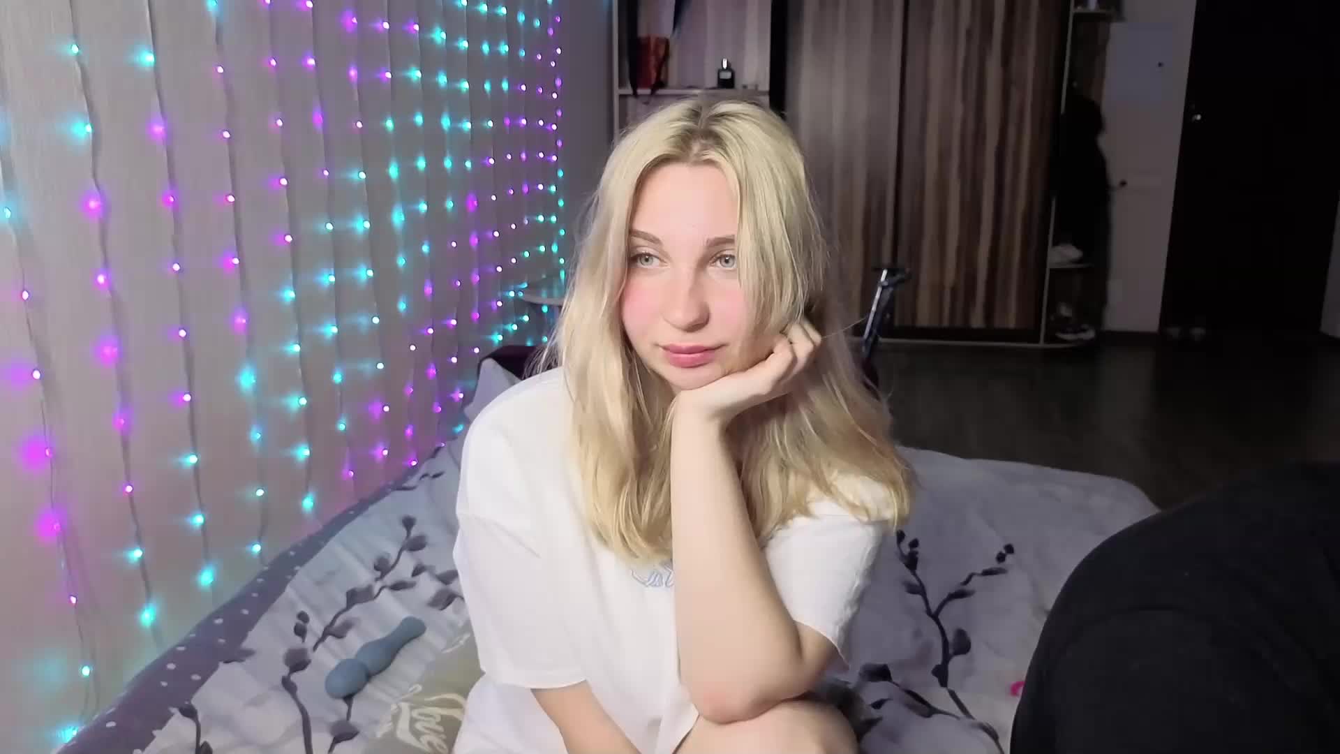 llolilove Adult Chat April 2, 2026