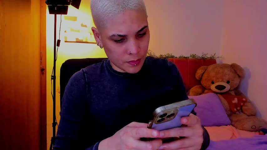 laura_r23 Adult Chat April 2, 2026