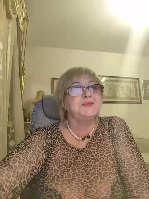 KarinkaSweet Adult Chat April 2, 2026