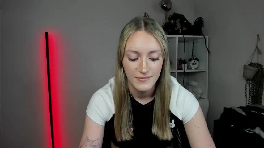 evelynblond Adult Chat April 3, 2026