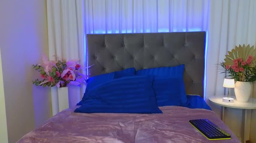 Ariana_Petite Adult Chat April 3, 2026