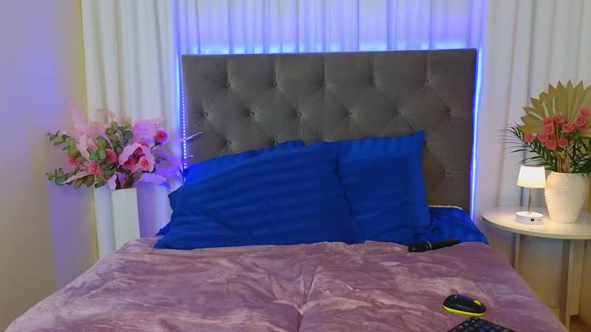 Ariana_Petite Adult Chat April 3, 2026